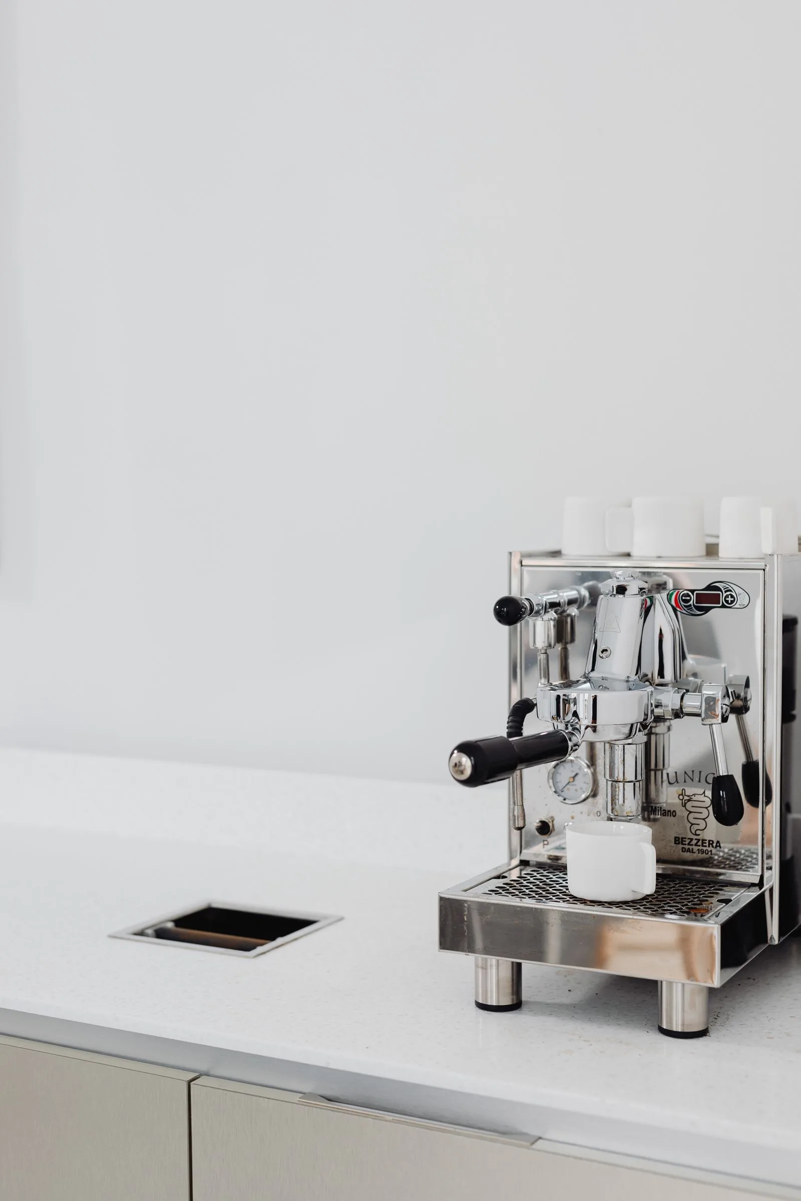 Cuánto gasta de luz una cafetera espresso: consumo real por modelo